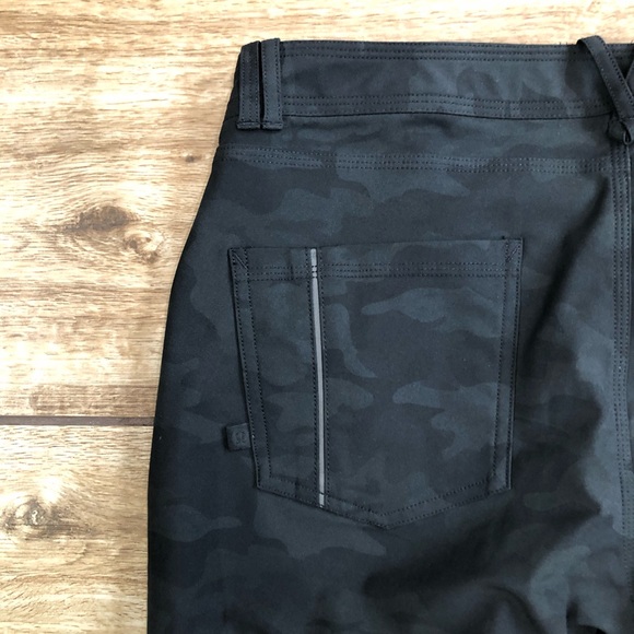 lululemon athletica Pants - Lululemon Day Trip Boyfriend Pant Lotus Camo Sz 8